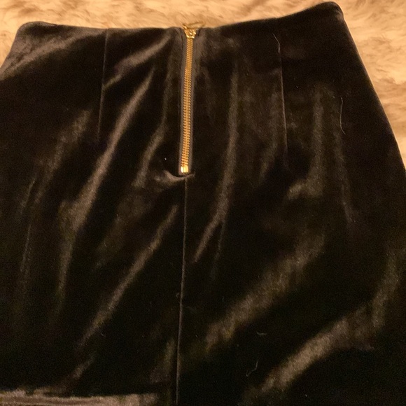 Velvet - Picture 2 of 2